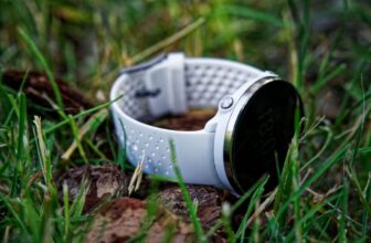 How to Use Fitness Trackers without Losing Touch with Yourself